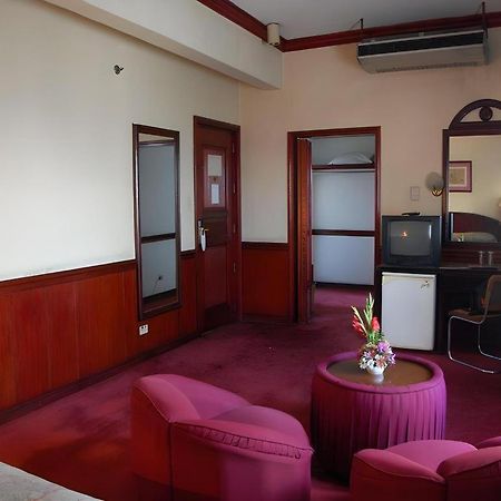 Great Eastern Hotel Quezon City Extérieur photo