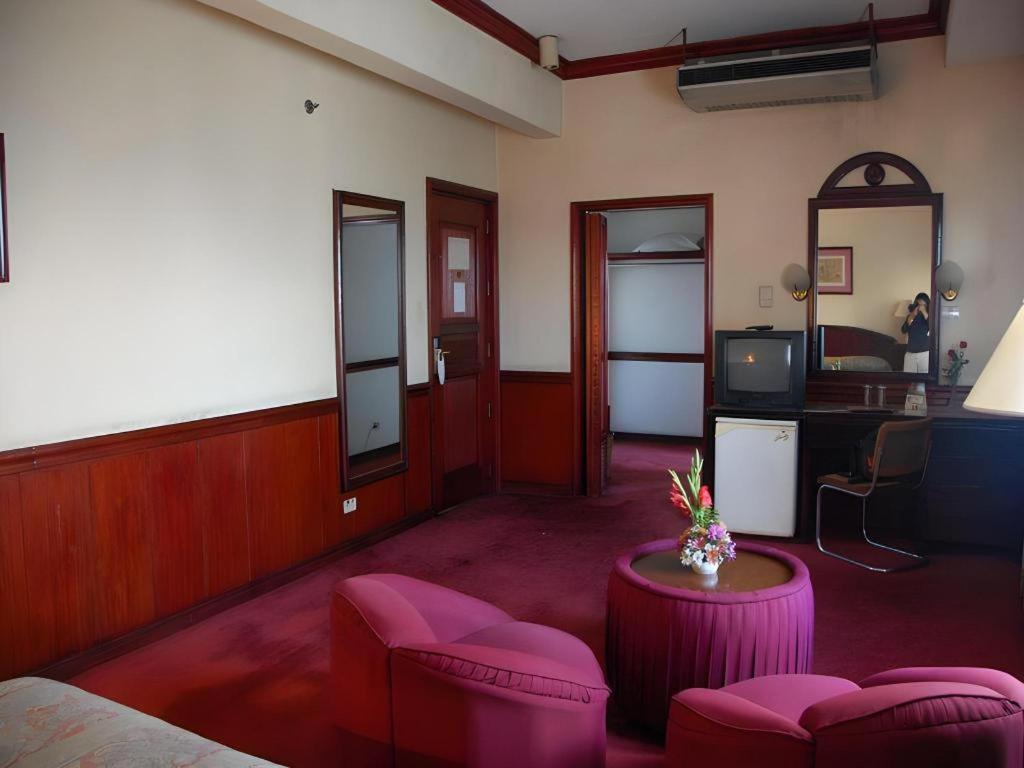 Great Eastern Hotel Quezon City Extérieur photo