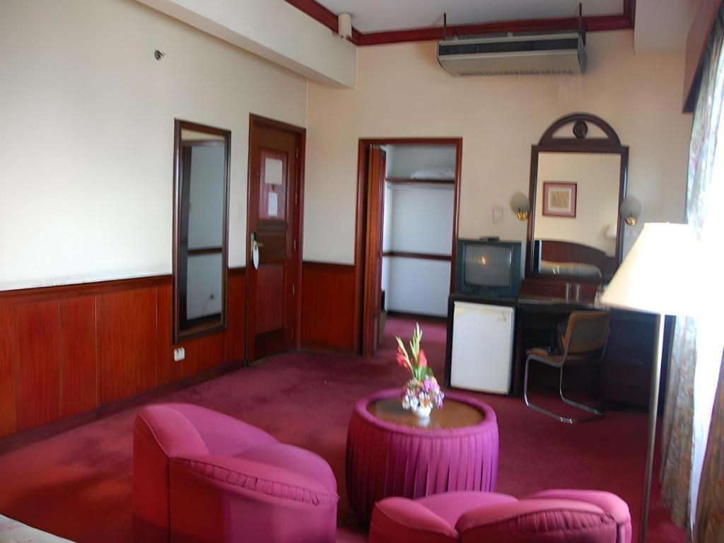 Great Eastern Hotel Quezon City Extérieur photo