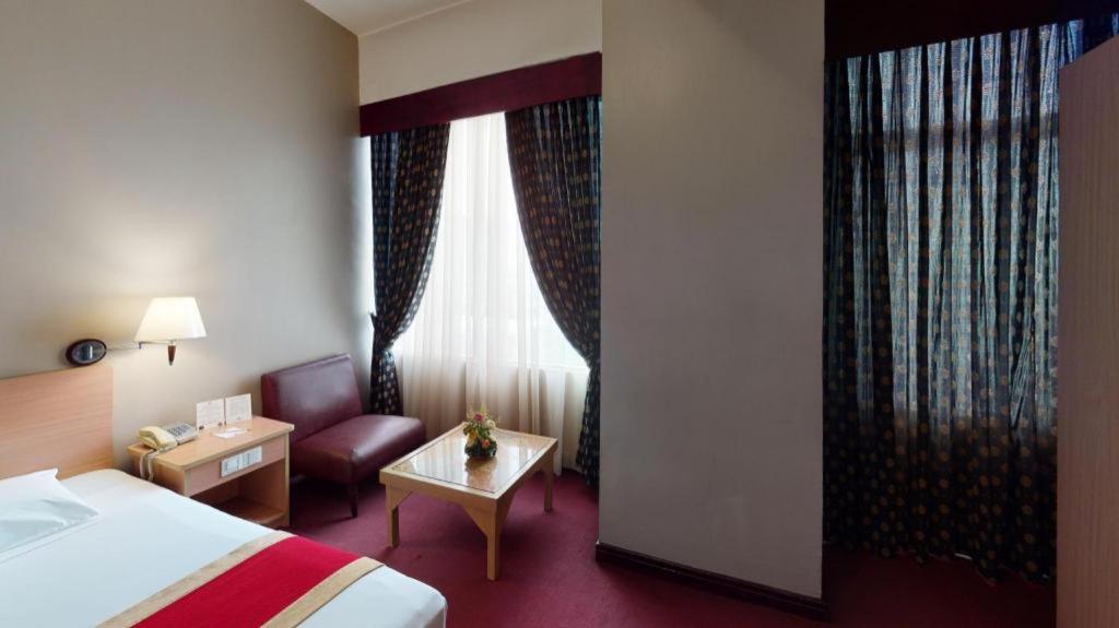 Great Eastern Hotel Quezon City Extérieur photo