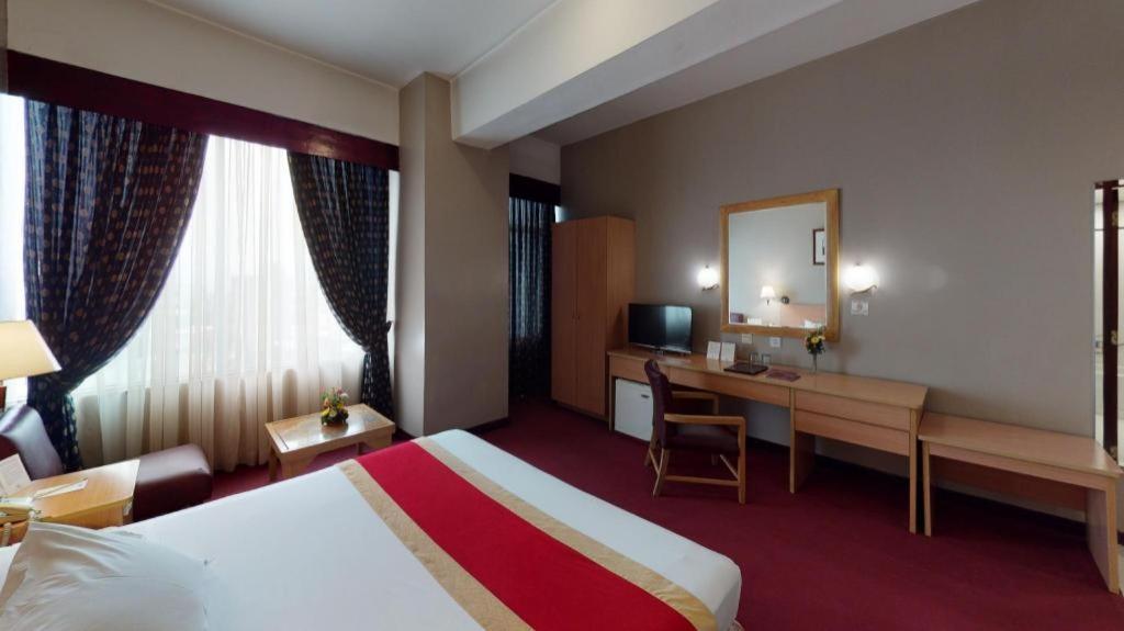 Great Eastern Hotel Quezon City Extérieur photo