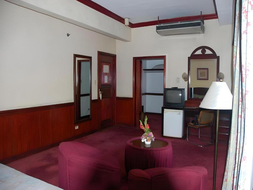 Great Eastern Hotel Quezon City Extérieur photo