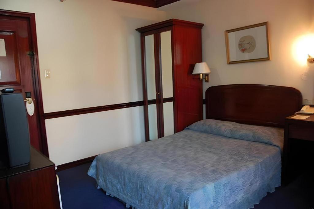 Great Eastern Hotel Quezon City Extérieur photo