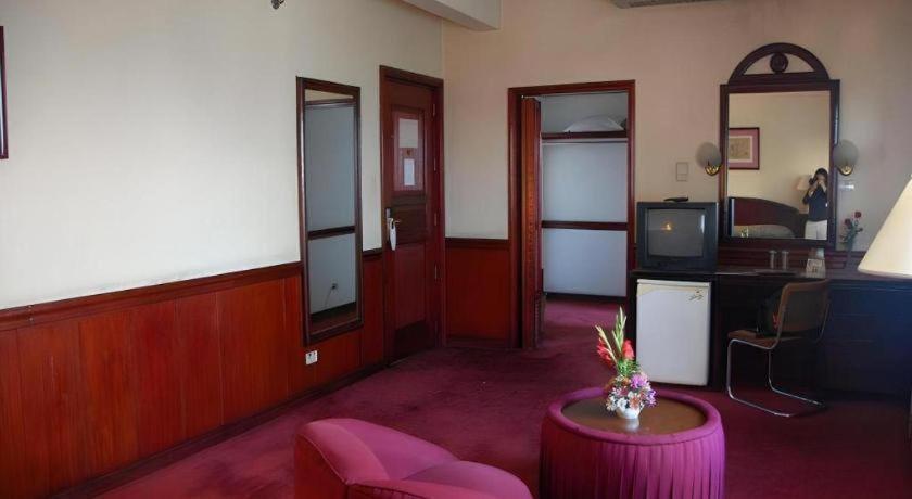Great Eastern Hotel Quezon City Extérieur photo