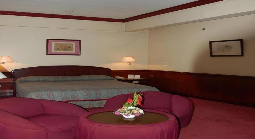 Great Eastern Hotel Quezon City Extérieur photo