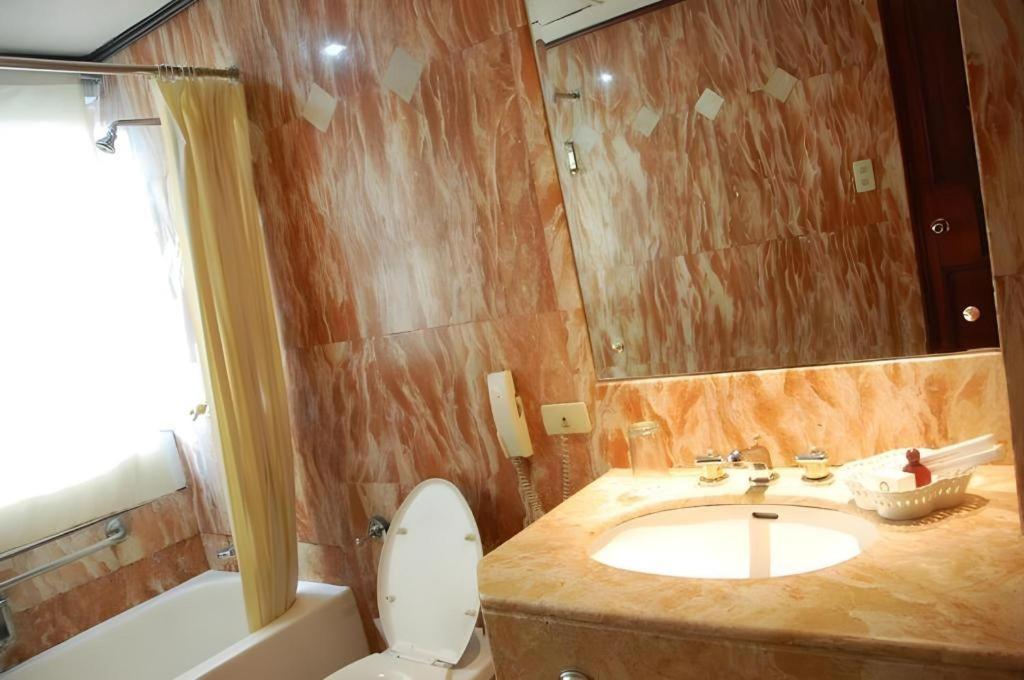Great Eastern Hotel Quezon City Extérieur photo