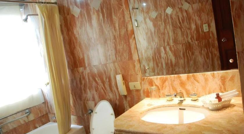 Great Eastern Hotel Quezon City Extérieur photo